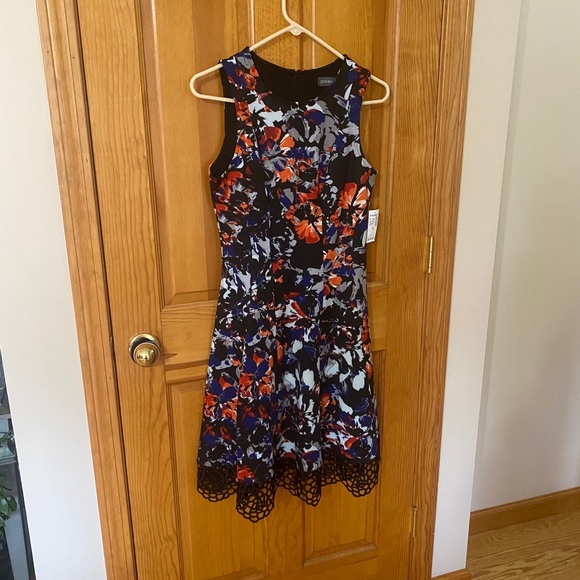 Floral dress with lace trim - Picture 1 of 4